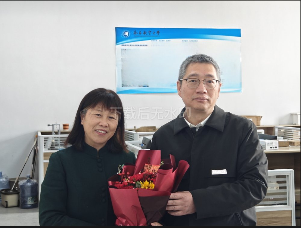 副校长郭正华与钟若瑛合影