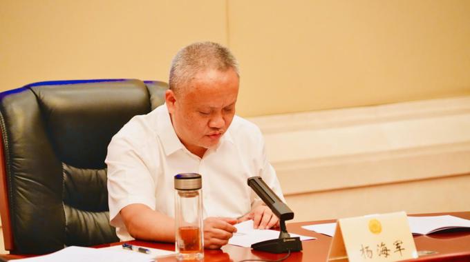 我校省政协委员杨海军在省政协专题协商会上作大会发言