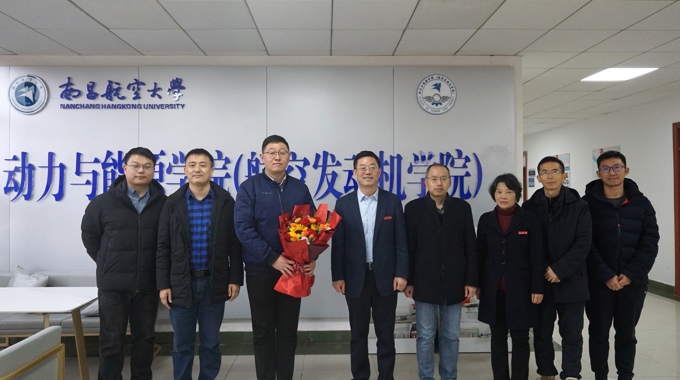 校领导春节前夕走访慰问党外代表人士