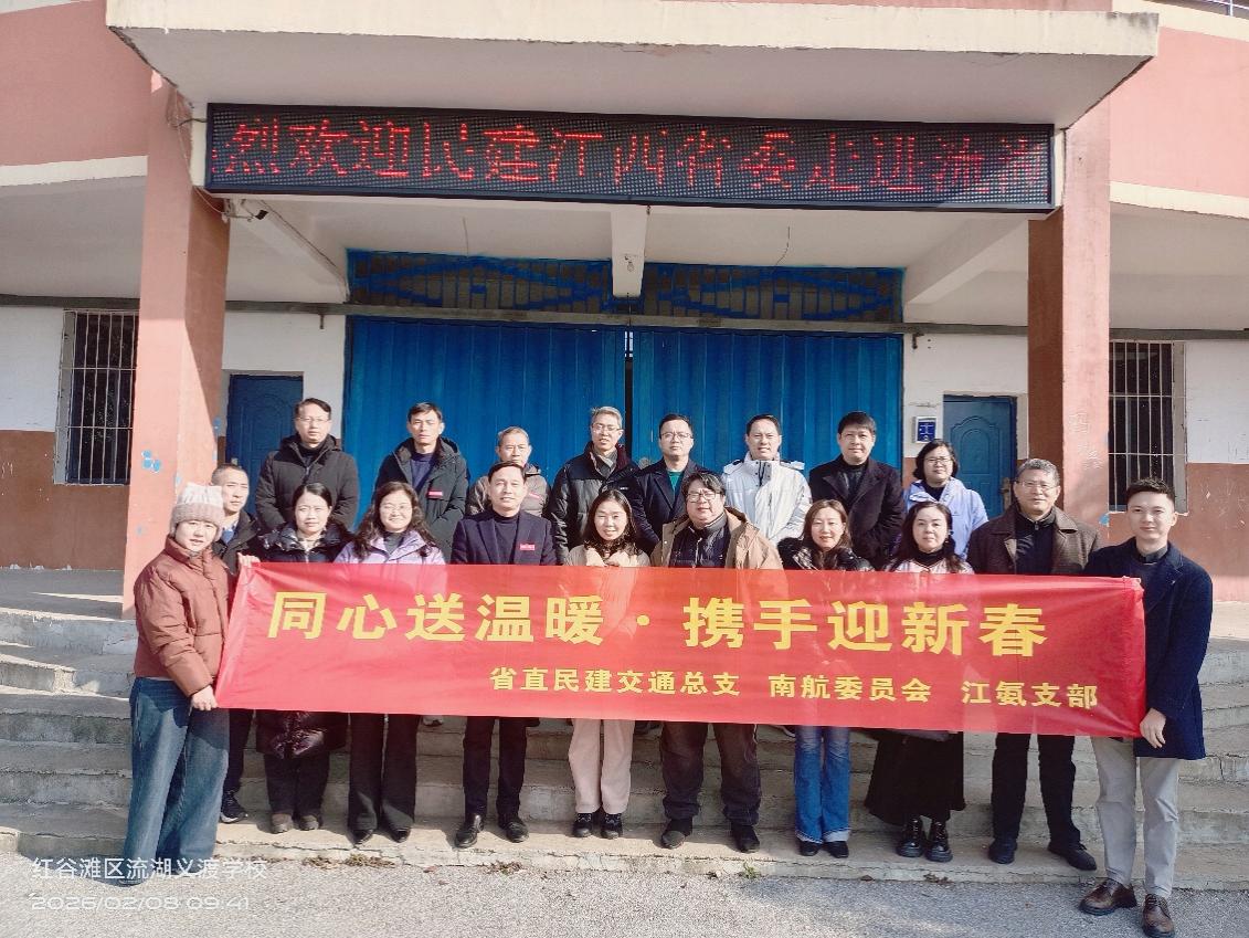 图片包含 建筑, 人, 户外, 人们

描述已自动生成